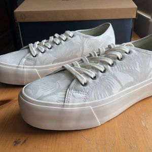 SeaVees - Platform, Brand new Women's size 9